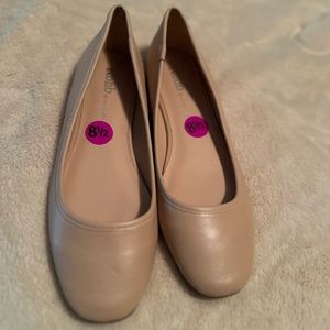 New with tags!! Size 8 1/2 beige flats.